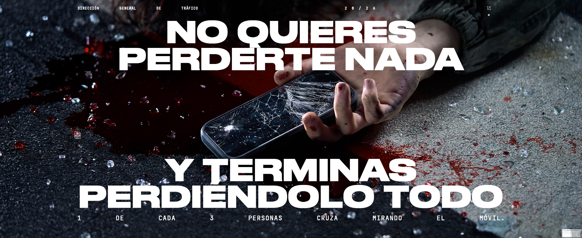 Mano con un móvil roto sobre un suelo manchado. Texto: 'No quieres perderte nada y terminas perdiéndolo todo' y '1 de cada 3 personas cruza mirando el móvil'.