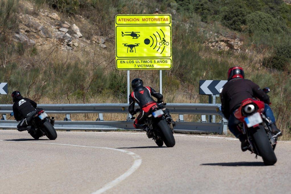 Tráfico refuerza la vigilancia en las carreteras más transitadas por motoristas