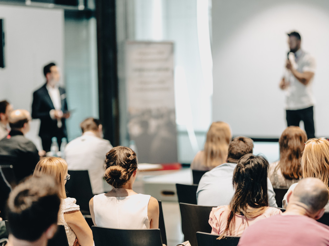 Grupo de personas en un evento