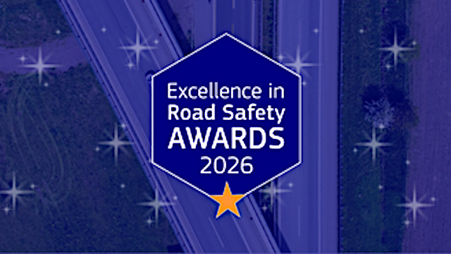 Logo Excellence in Road Safety Awards 2026 sobre una imagen aérea en tonos azulados de una carretera con varios vehículos circulando.