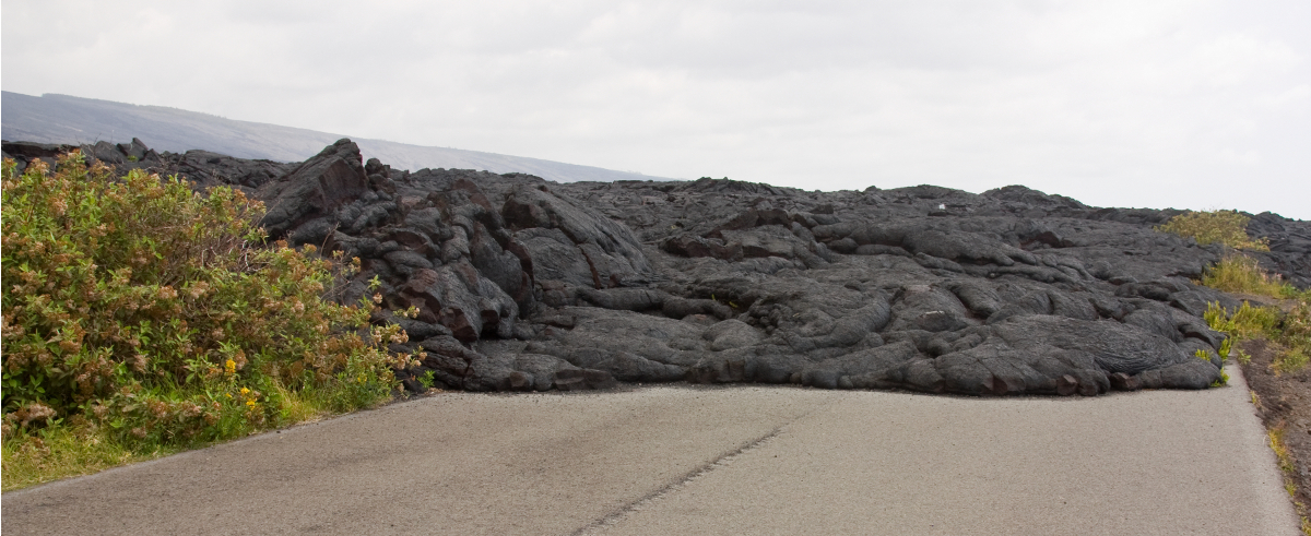 Carreteras cortadas por la erupción del volcán en La Palma