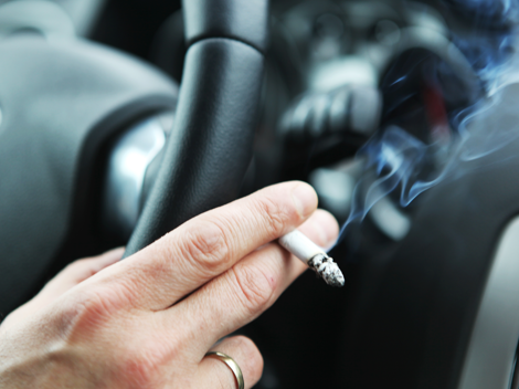 Fumar mientras conduces