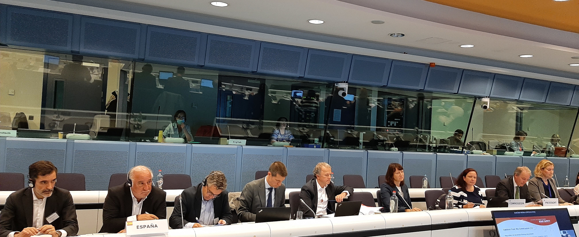 España presenta en Europa su iniciativa pionera de baliza V-16 geolocalizada