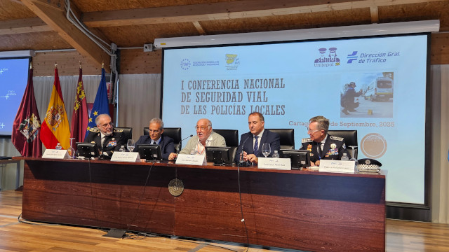 Expertos, responsables institucionales y policiales locales se reúnen para debatir los retos de la movilidad segura en las ciudades