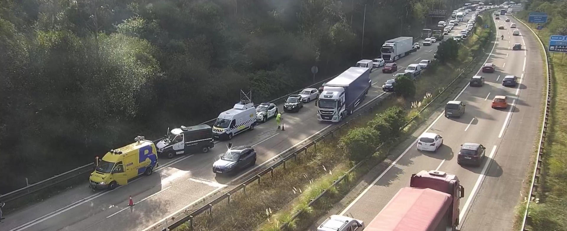 Imagen tomada de las cámaras de la DGT de autovía con vehículos circulando