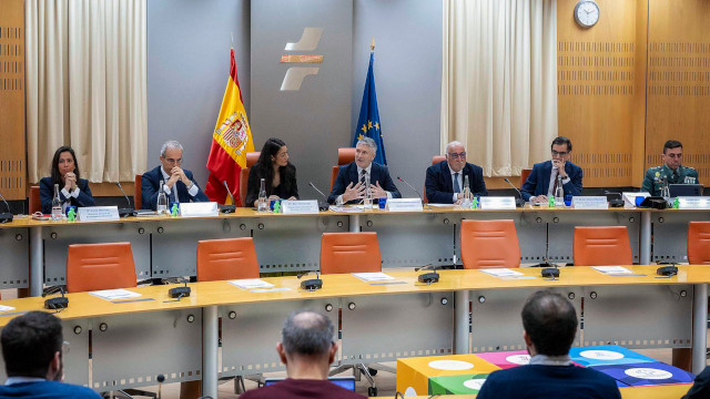 El uso del móvil y la impaciencia son los principales factores de riesgo en los cruces por paso de peatones