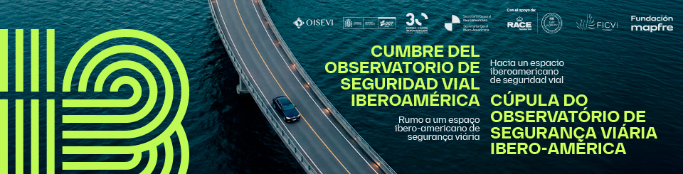 Cartel de la cumvre del Observatorio de Seguridad Vial Iberoamérica compuesto con una carretera encima del mar y un vehículo circulando. A la derecha de la imagen se puede leer el slogan de la cumbre tanto en español como en portugués.