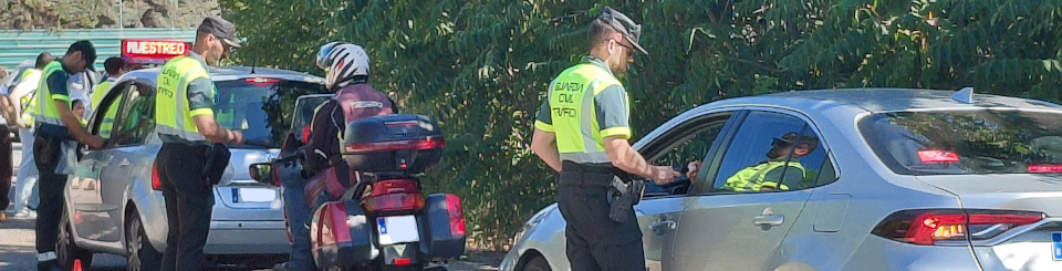 Dos coches y una motocicleta detenidos en un control de alcohol y drogas de la Guardia Civil