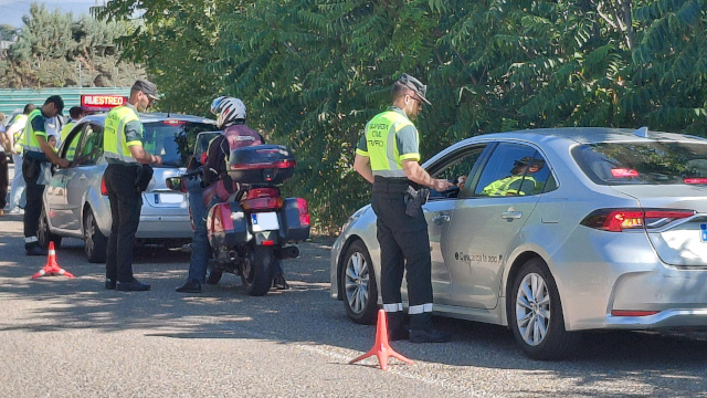 Dos coches y una motocicleta detenidos en un control de alcohol y drogas de la Guardia Civil
