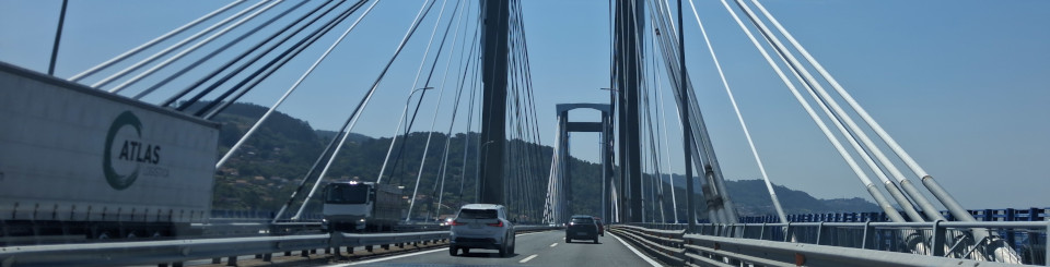 Carretera con un puente