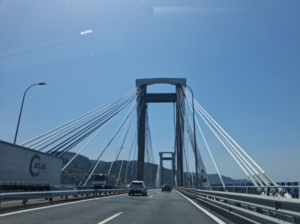 Carretera con un puente