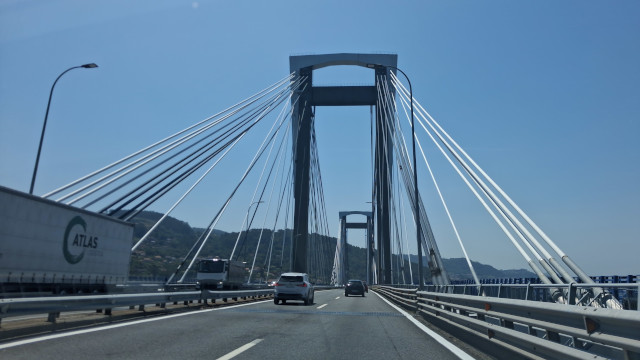 Carretera con un puente