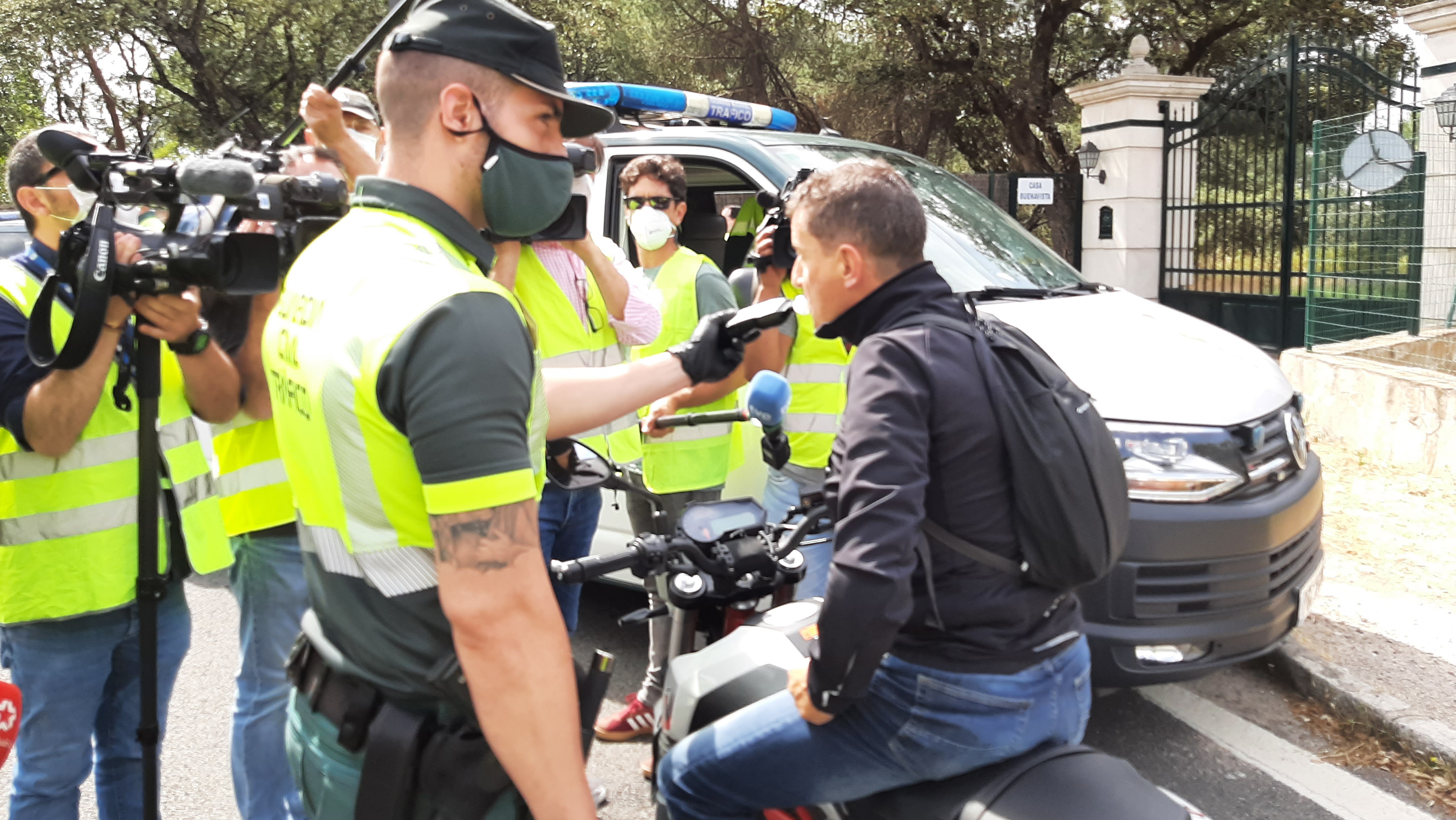 Prensa y guardia civil