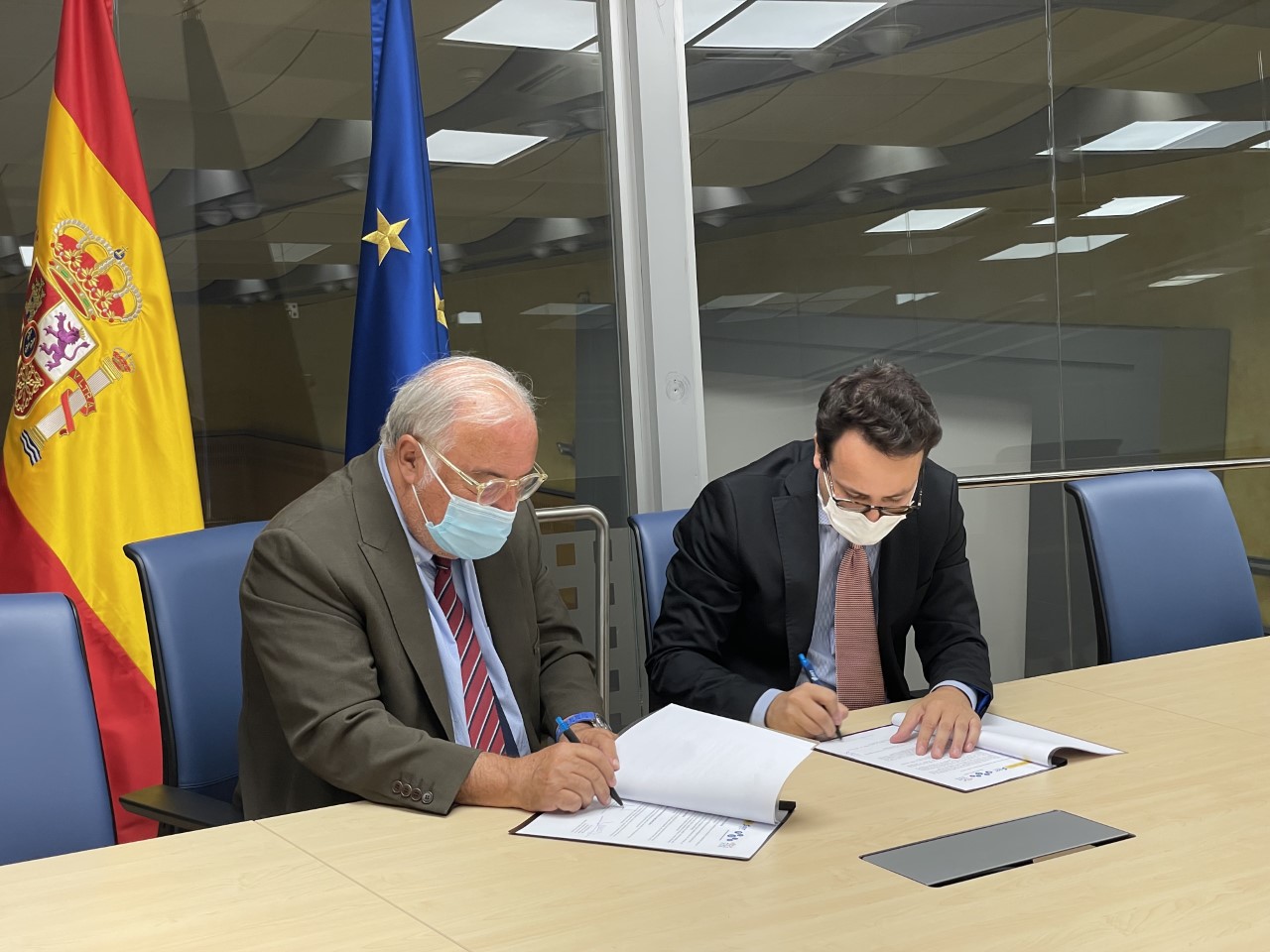 Firma colaboración DGT y FEDIS