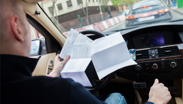 Usar el teléfono móvil mientras se conduce continúa siendo la distracción más frecuente entre los conductores