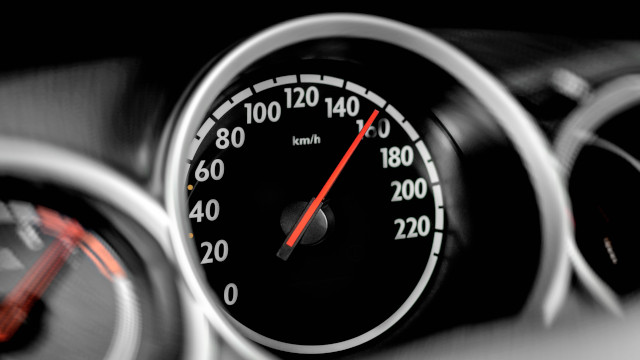 Aumentan los conductores que no respetan los límites de velocidad al circular por autopistas y autovías 
