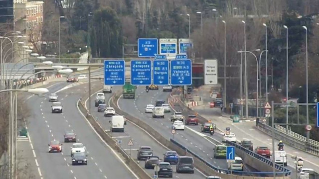 Corte total del tronco central de la A-2 este fin de semana por los trabajos de instalación de la pasarela peatonal en el Parque de las Avenidas