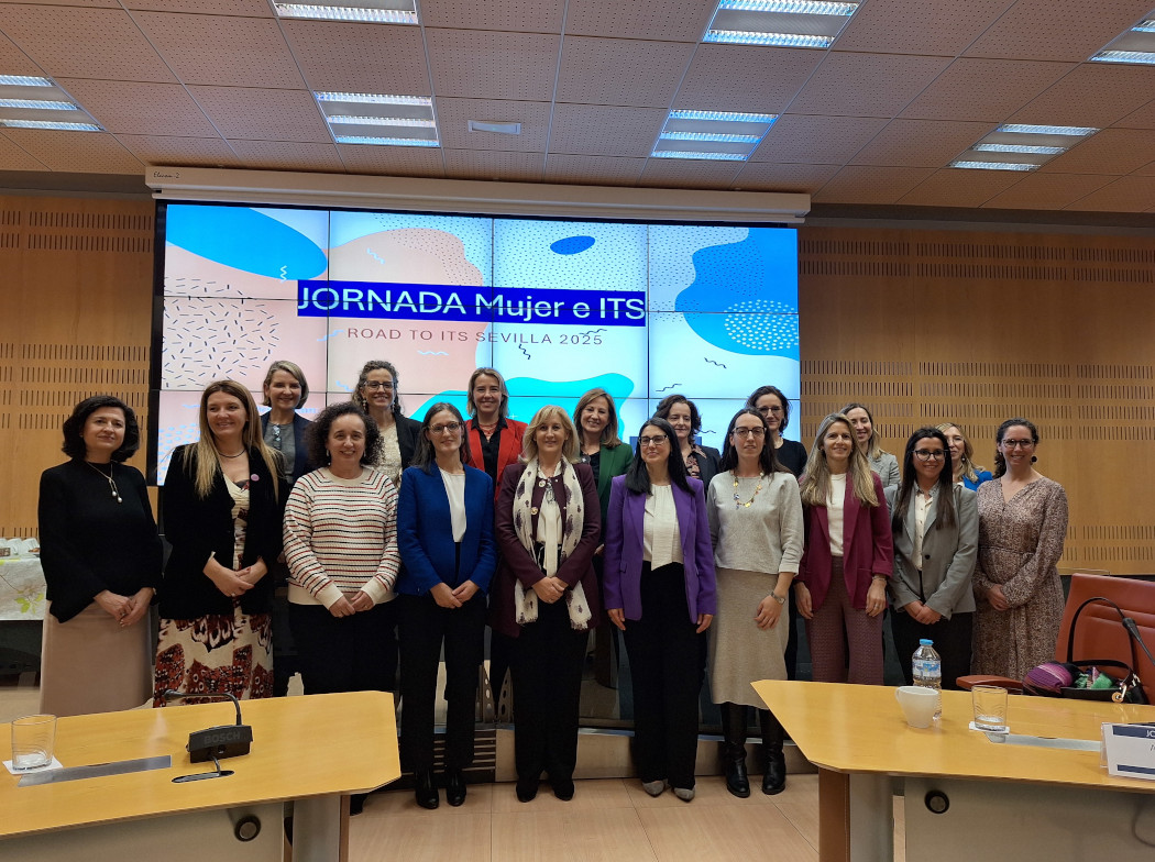 Imagen de grupo de mujeres en jornadas Mujer e ITS Imagen de grupo de mujeres en jornadas Mujer e ITS