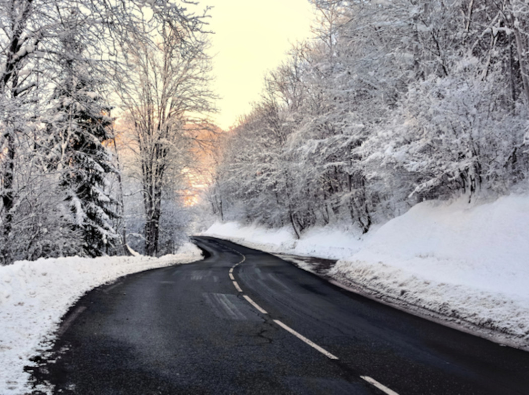 Carretera con nieve Carretera con nieve