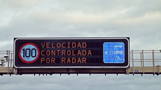 Entran en funcionamiento 17 nuevos radares en carreteras de seis Comunidades Autónomas 