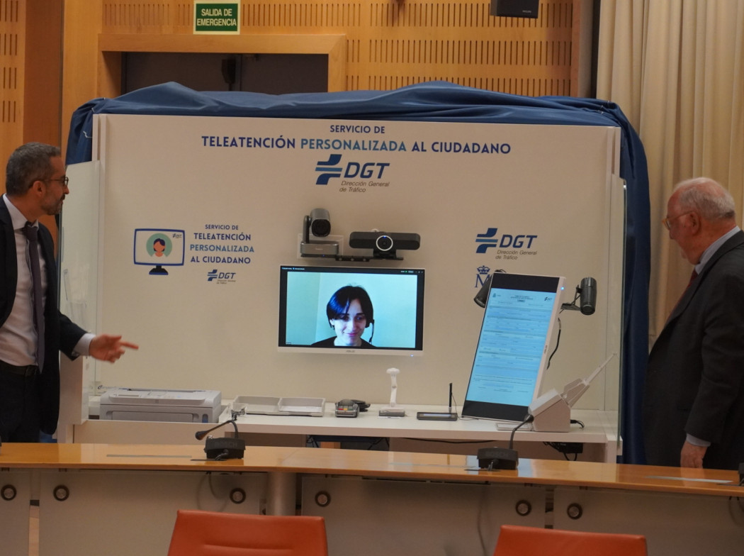 Pere Navarro presentando el servicio de teleatención