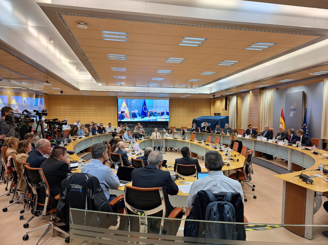 Reunión en la sala de prensa de la DGT