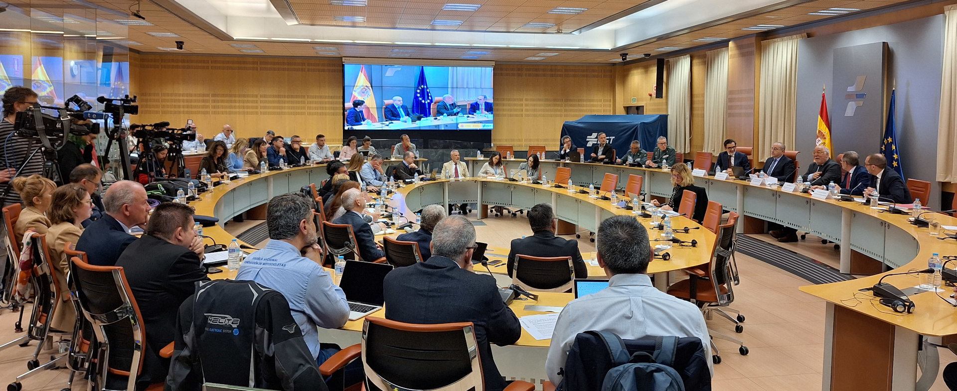 Reunión en la sala de prensa de la DGT