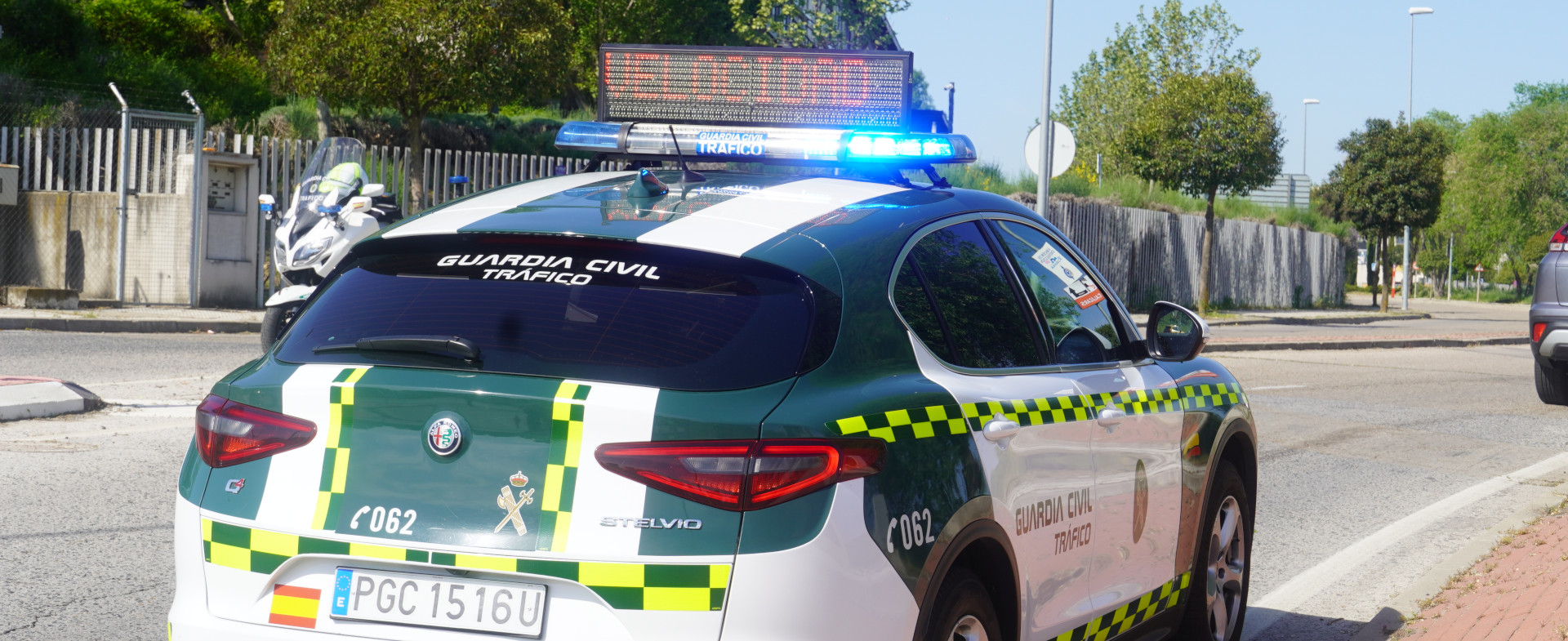 Vista trasera de un coche de la Guardia Civil
