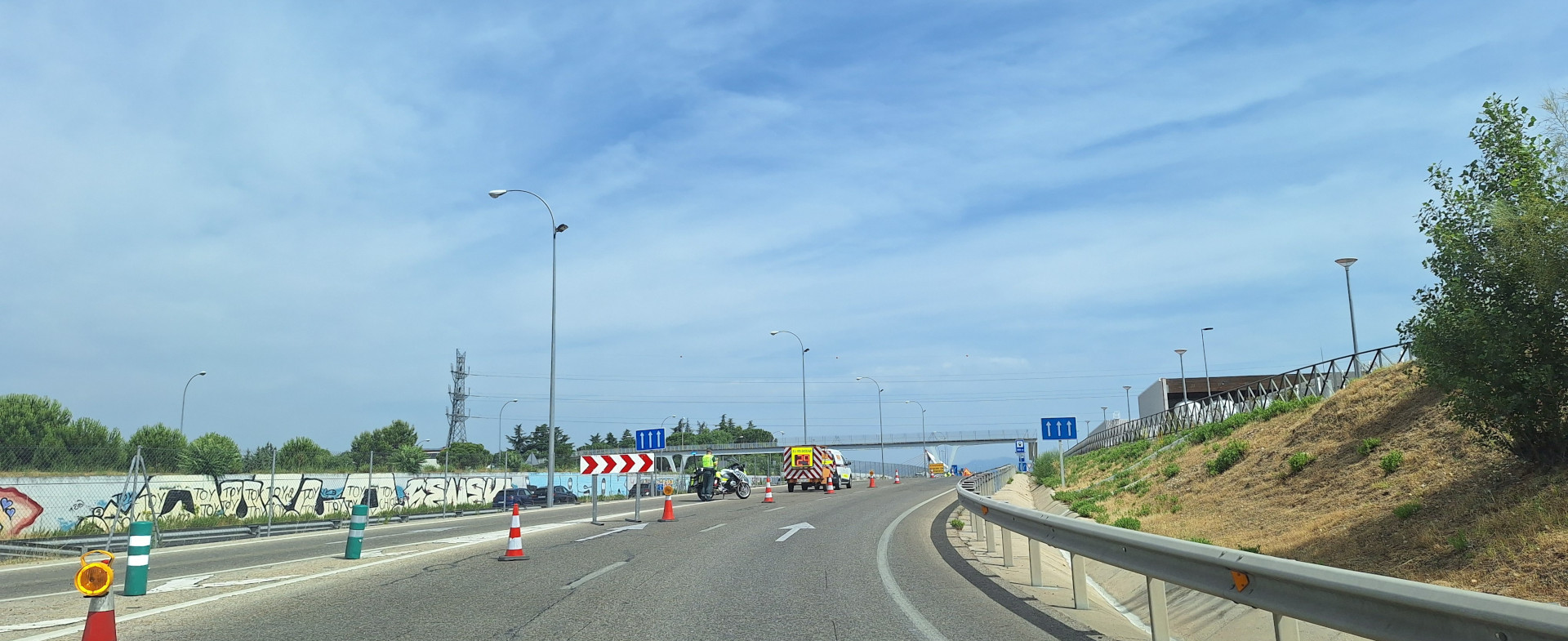 Carretera señalizada con conos