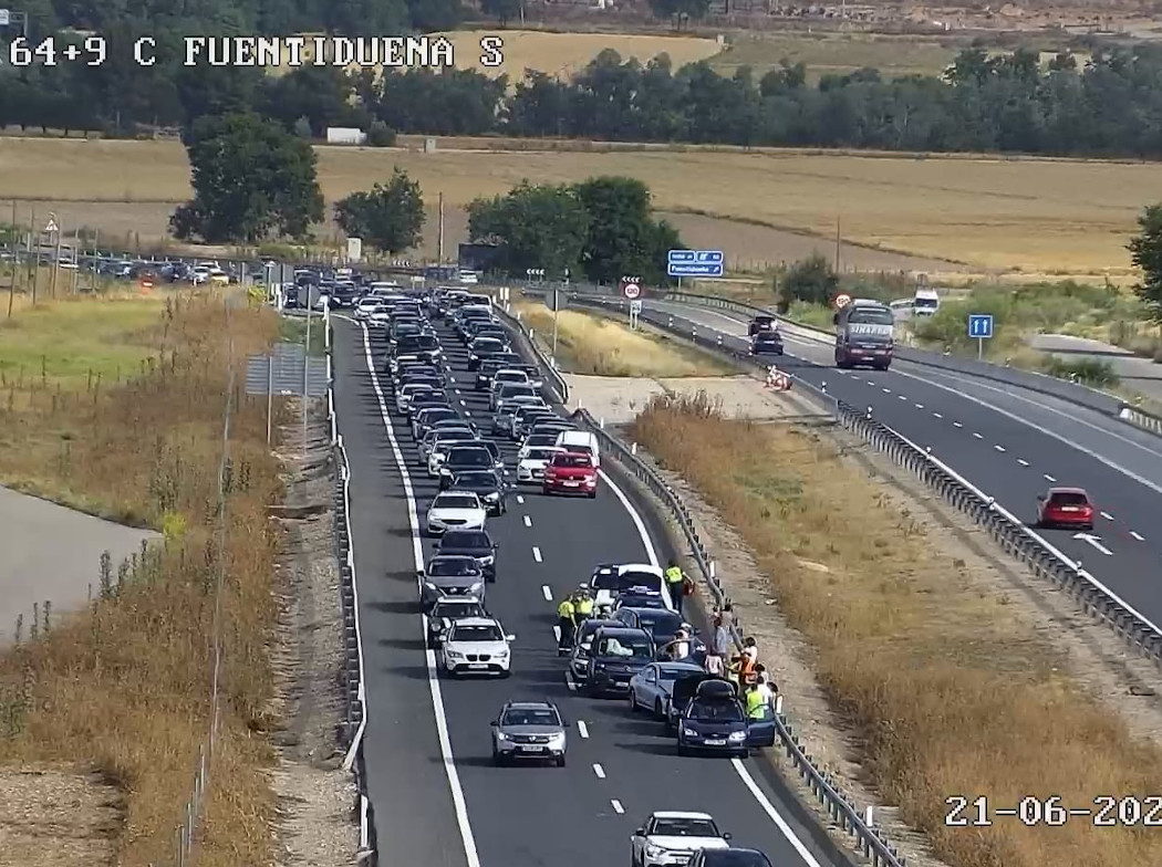 Caravana provocada por un accidente entre coches