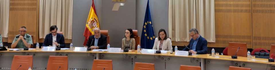 Imagen de grupo de personas sentadas en el auditorio de la DGT