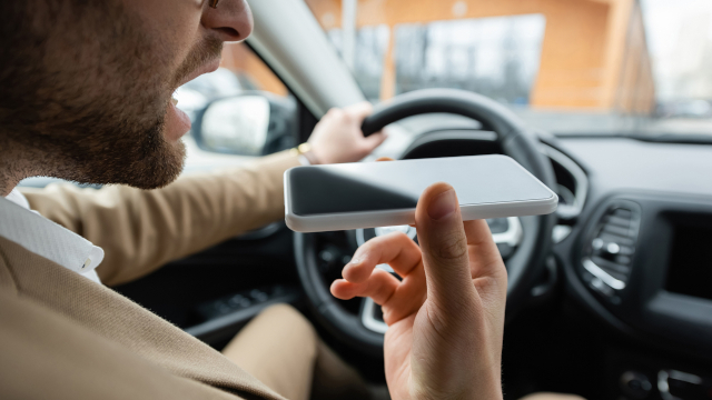 3 de cada 10 conductores, sancionados por usar el teléfono móvil conduciendo