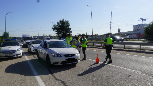 Las distracciones al volante, en el punto de mira de la DGT durante esta semana