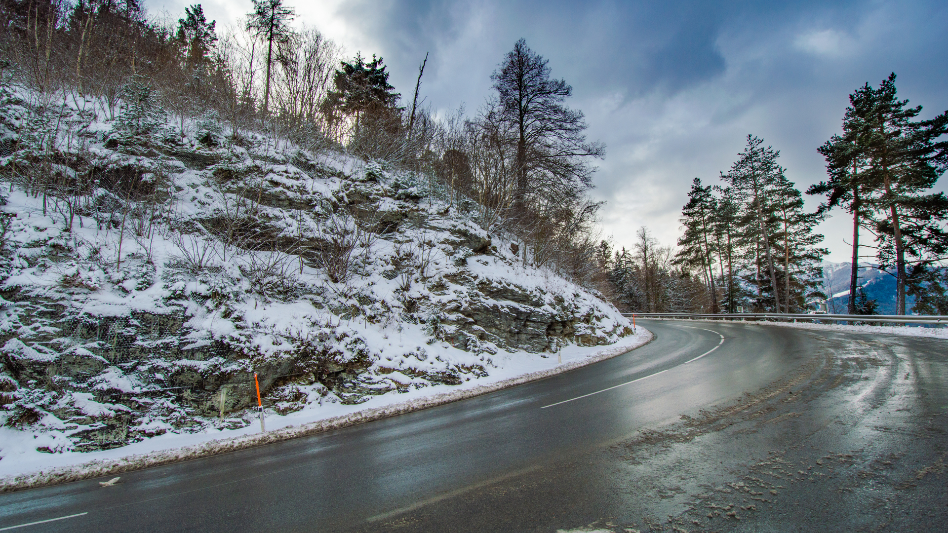 Primer temporal de nieve. Imprescindible consultar el estado de las carreteras y llevar cadenas o neumáticos de invierno o todo tiempo