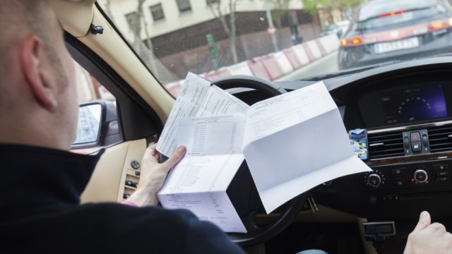 Tráfico constata que los conductores se resisten a dejar de usar el teléfono móvil mientras conducen