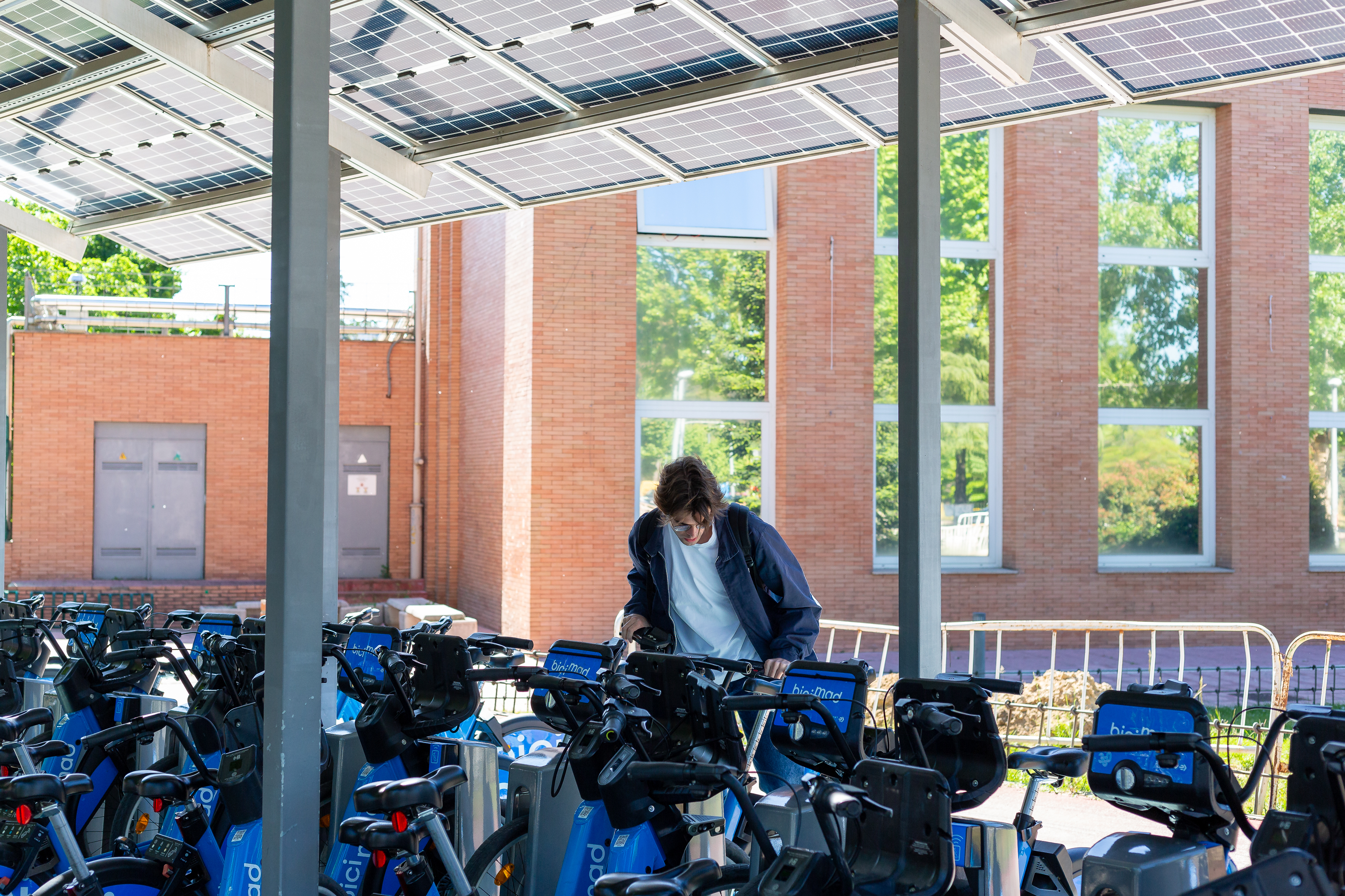Aparcamiento de bicicletas eléctricas