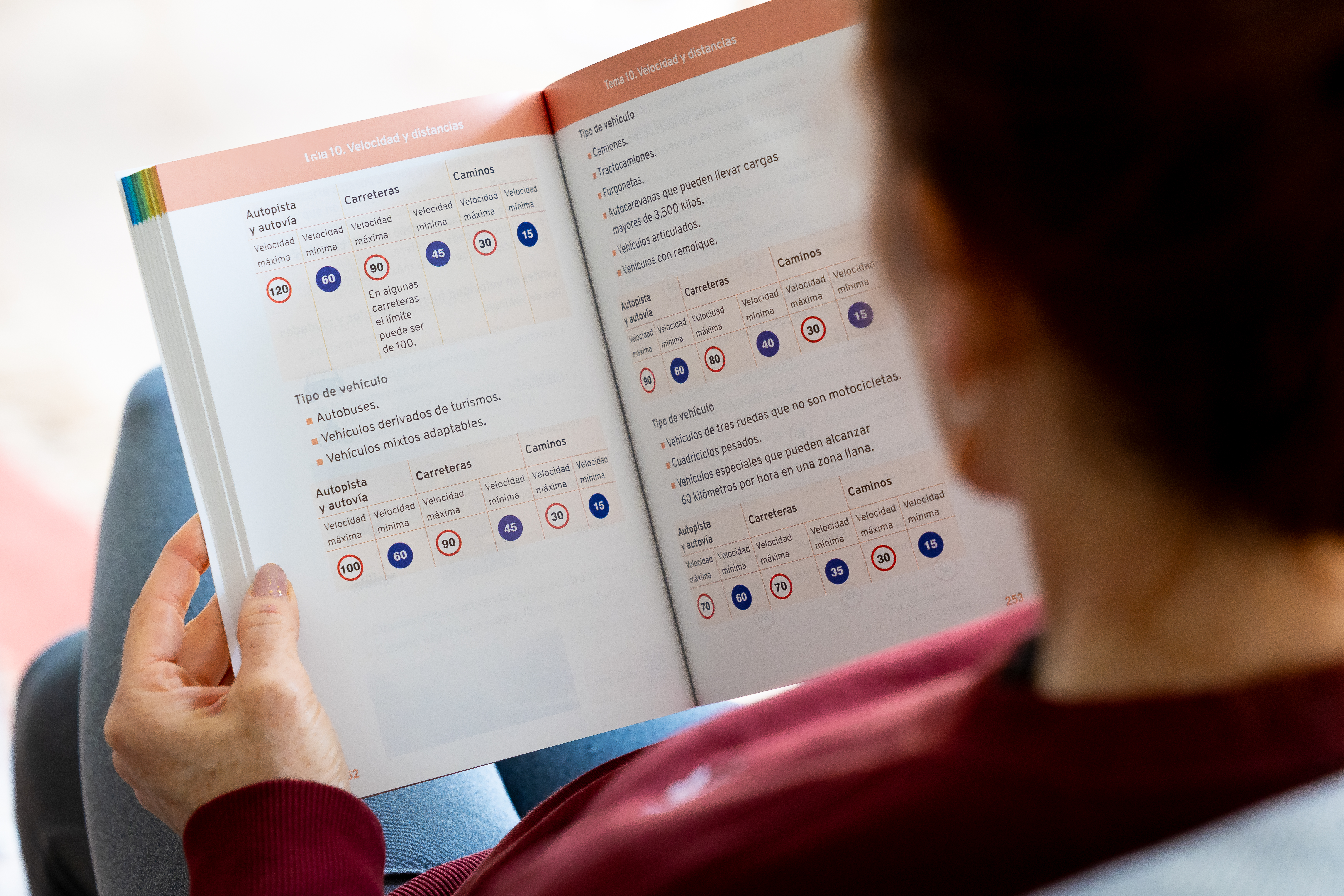 Manual del permiso b en lectura fácil abierto por una de sus páginas
